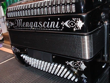 Mengascini - Aurora IV / 96 Bass ....!    (Special Musette)