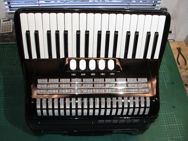 HOHNER Concerto III, 72 Bass ( Made in Germany...! )