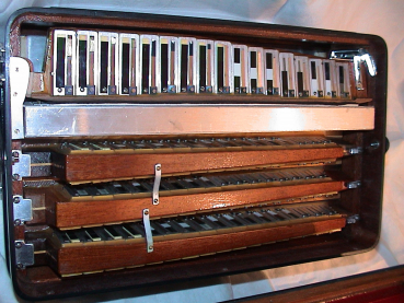 HOHNER Morino Club N (C-F Dur),  5/5 Chörig