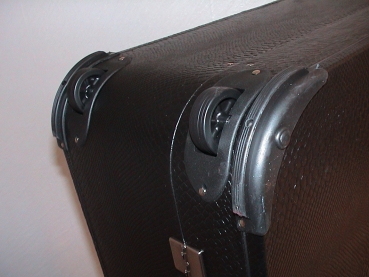 Nr. 2 - Koffer RE / 2 Rollen, 120 bass, 56x49x24 cm