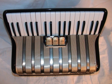 HOHNER Concerto II, 72 Bass ( Made in Germany...! )