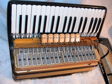 HOHNER Lucia III P, 96 Bass, black (Made in Germany..!)
