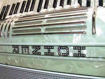 Hohner Morino V s (pearl white)