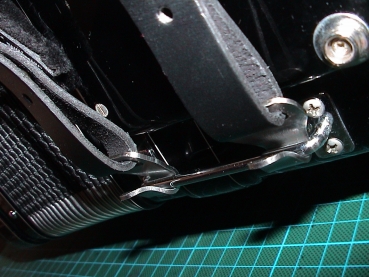 2 x Metall- Haken für Akkordeon- Riemen / Gurte, 2 x hook for ac