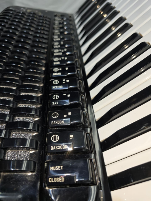 BUGARI Champion  Cassotto,  5/5 Chörig, Double Tone Chamber (Cassotto)